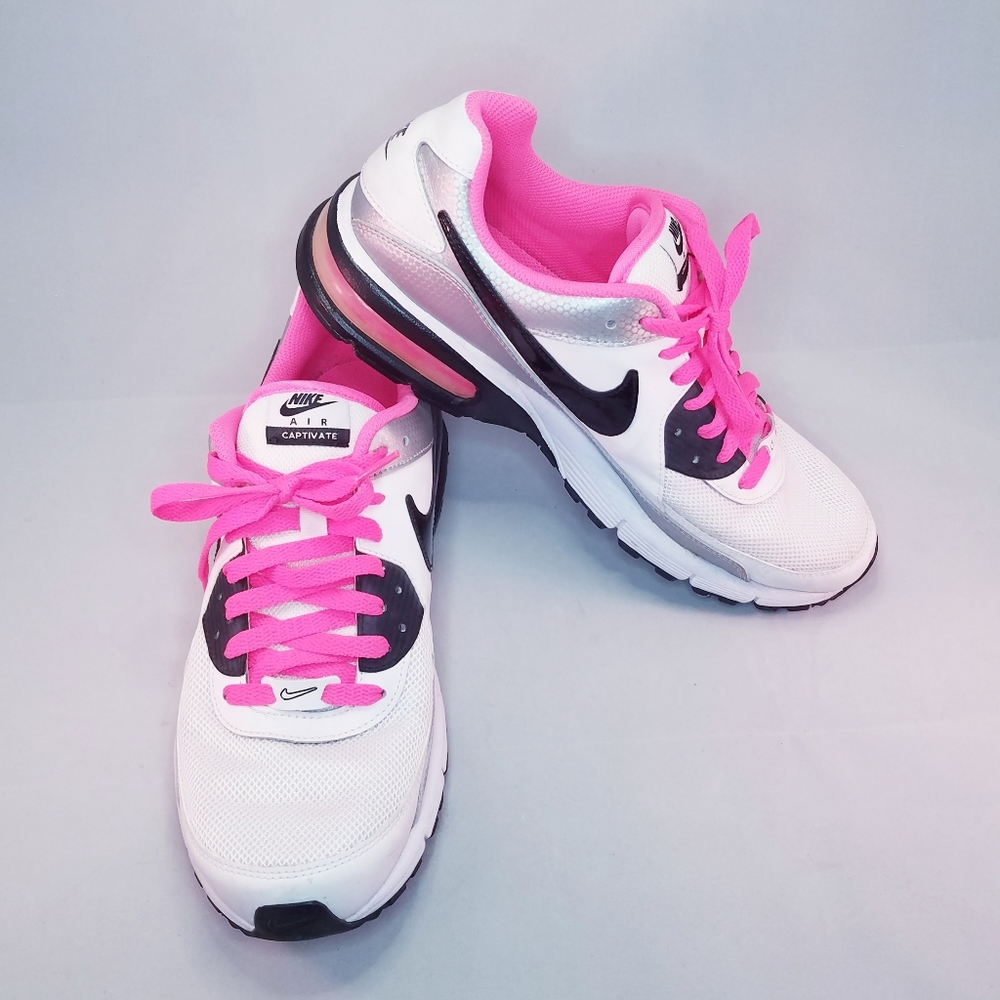 NIKE Women’s Airmax Captivate Sneakers White Pink